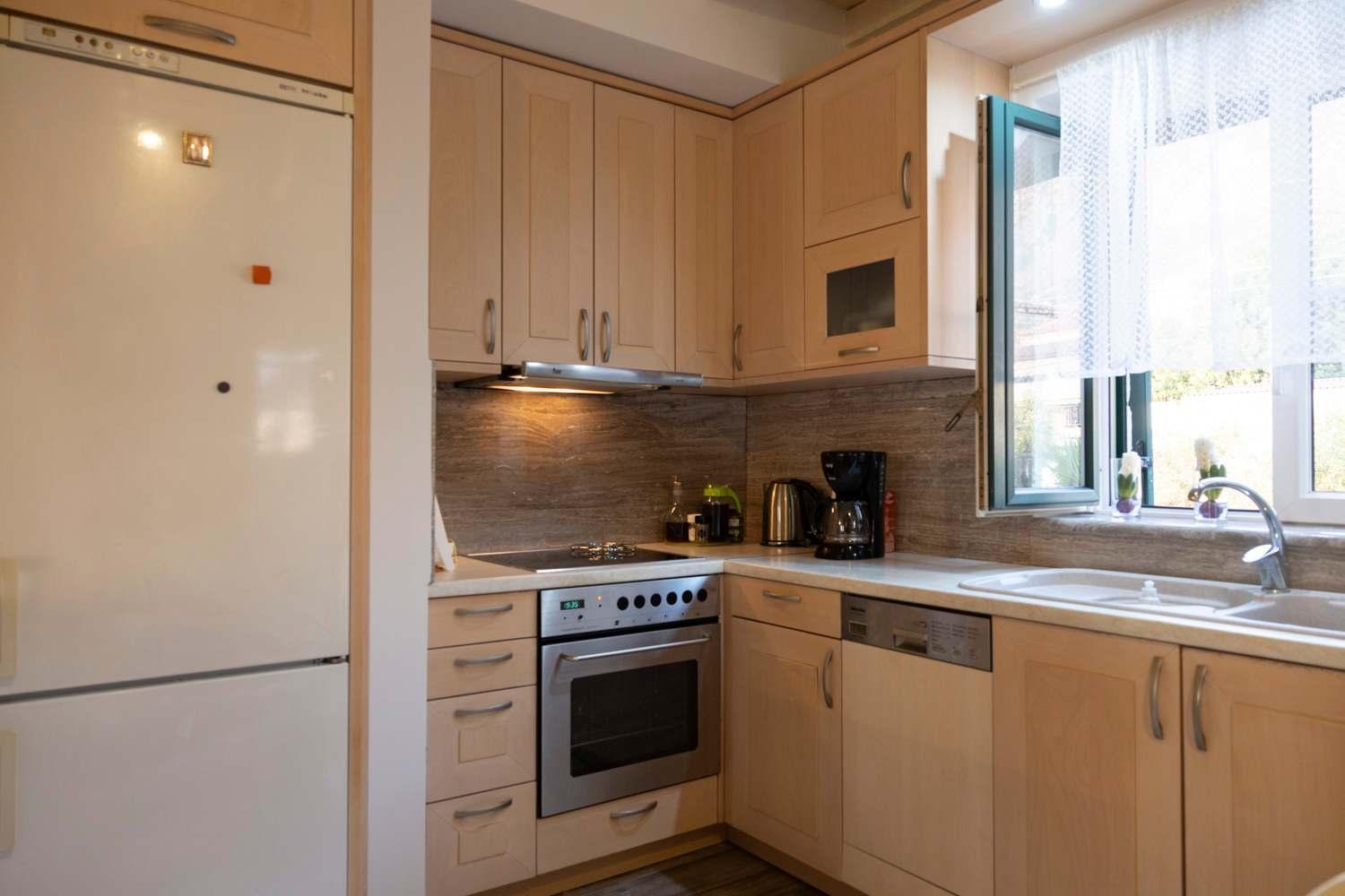 Stone Haven - Seafront Waves' Embrace Holiday home *